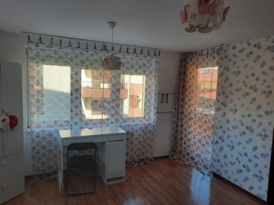 Apartament cu 3 camere, 61 mp, balcon, zona Parcului Poligon
