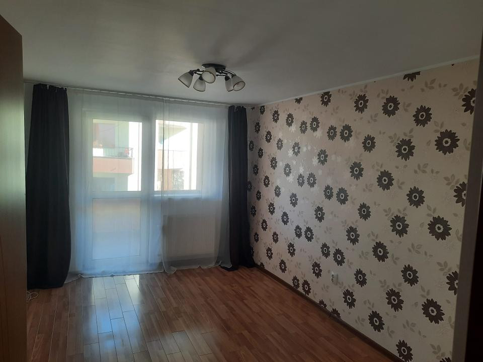 Apartament cu 3 camere, 61 mp, balcon, zona Parcului Poligon