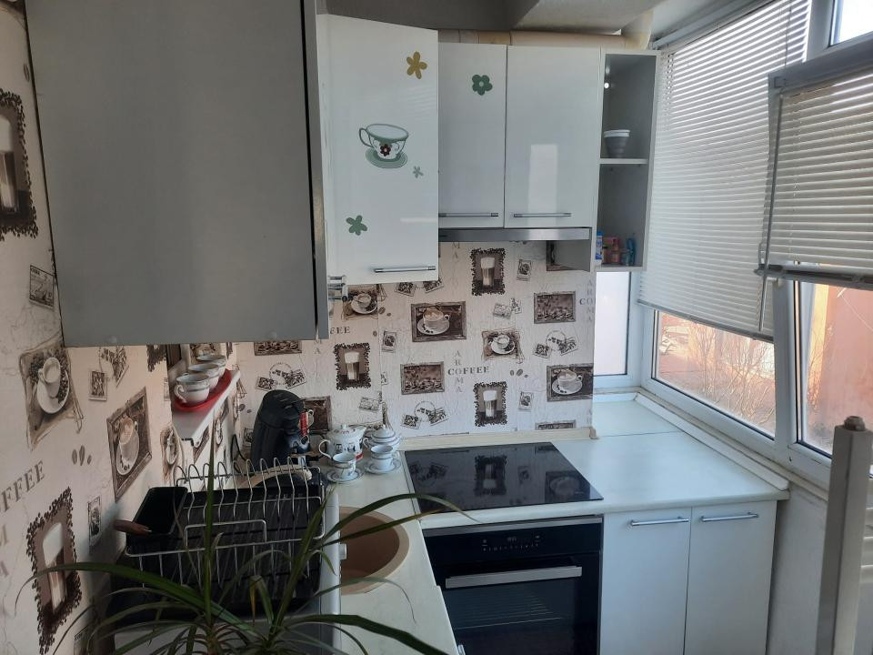 Apartament cu 3 camere, 61 mp, balcon, zona Parcului Poligon