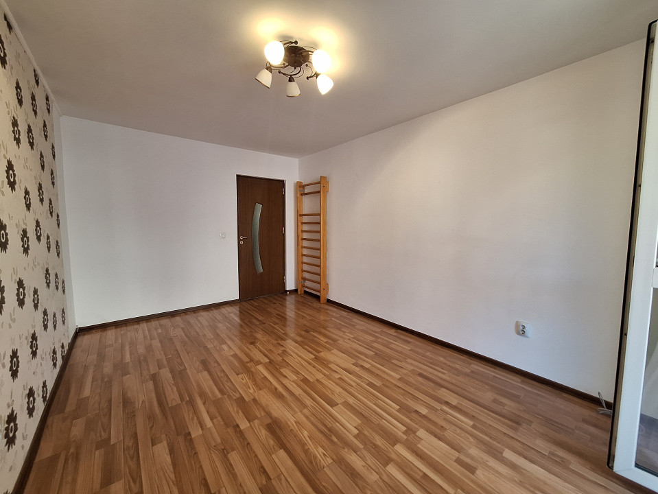 Apartament cu 3 camere, 61 mp, balcon, zona Parcului Poligon