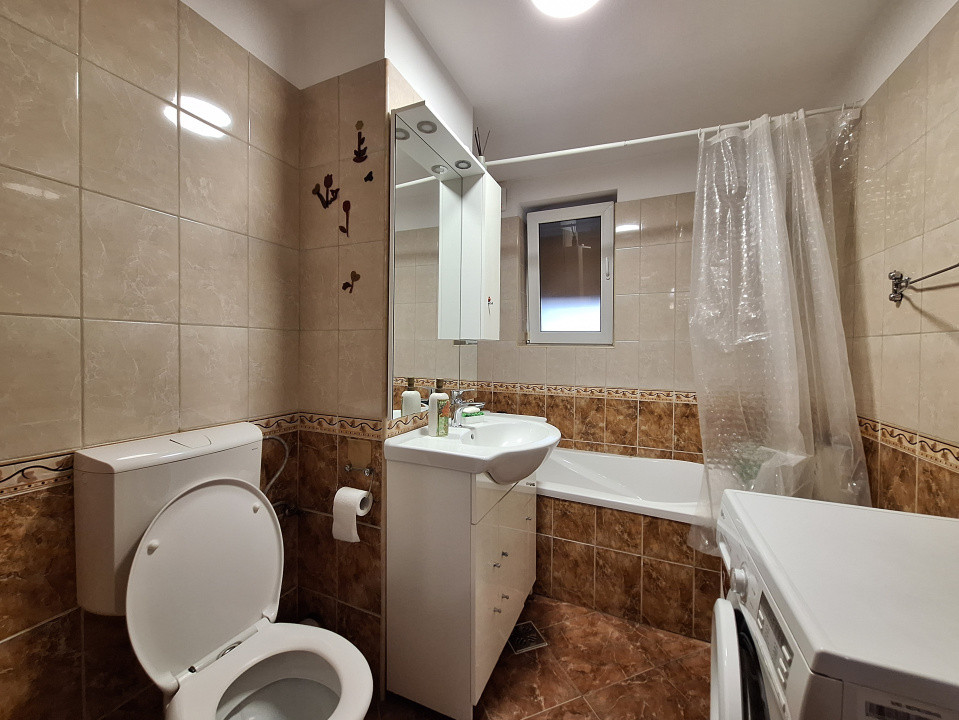 Apartament cu 3 camere, 61 mp, balcon, zona Parcului Poligon