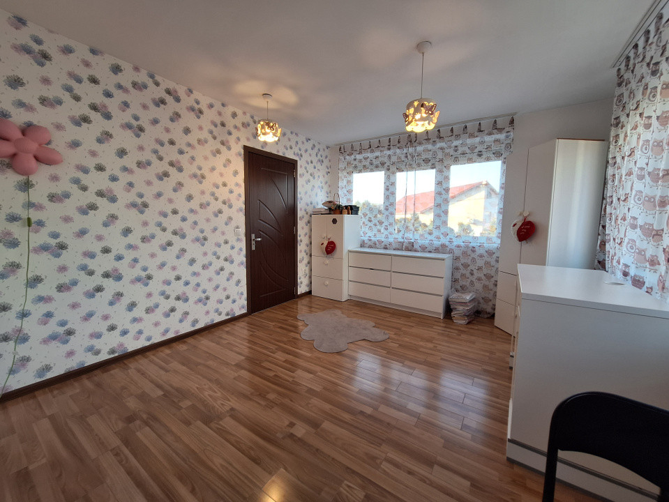 Apartament cu 3 camere, 61 mp, balcon, zona Parcului Poligon