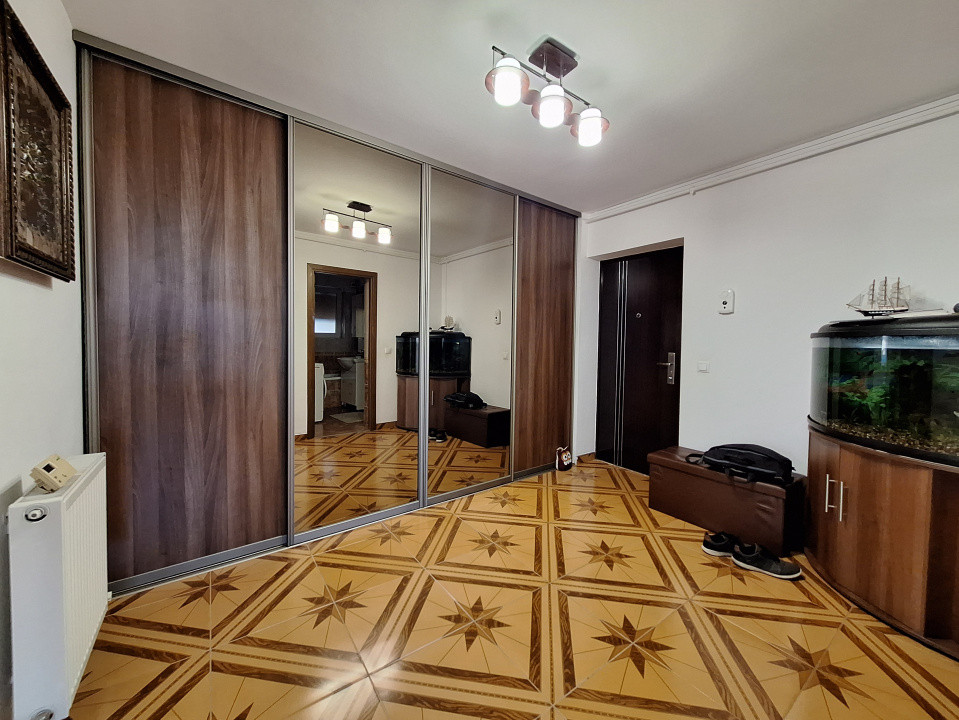 Apartament cu 3 camere, 61 mp, balcon, zona Parcului Poligon