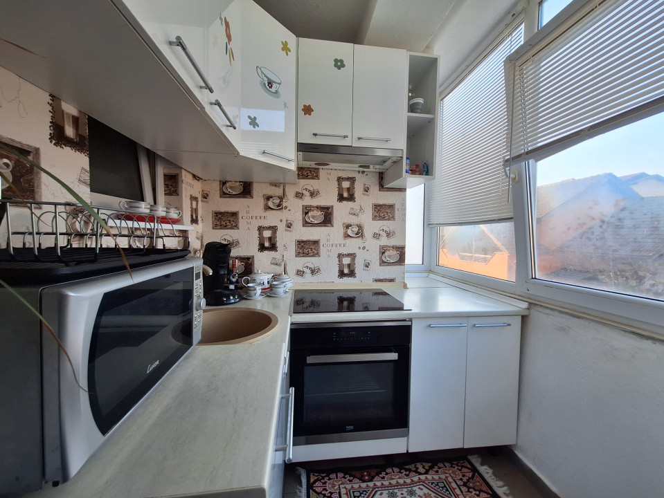 Apartament cu 3 camere, 61 mp, balcon, zona Parcului Poligon