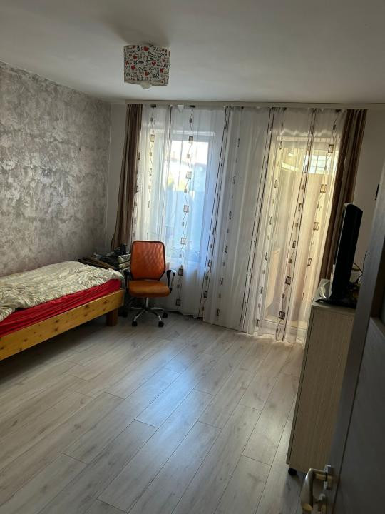 Apartament cu 2 camere decomandate,2 parcări și 2 balcoane zona Tineretului 