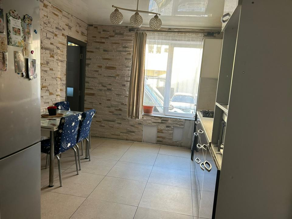 Apartament cu 2 camere decomandate,2 parcări și 2 balcoane zona Tineretului 