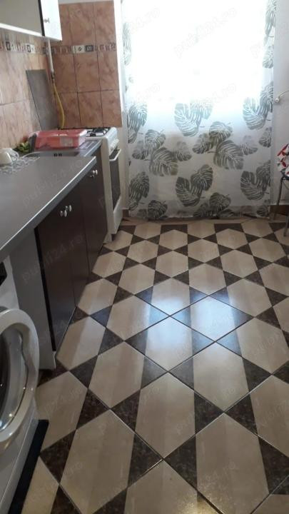 Apartament cu o camera, 40 mp, balcon, zona Eroilor