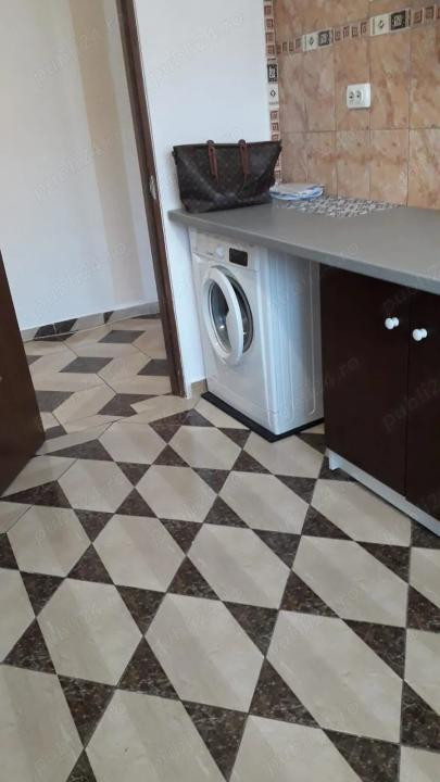 Apartament cu o camera, 40 mp, balcon, zona Eroilor