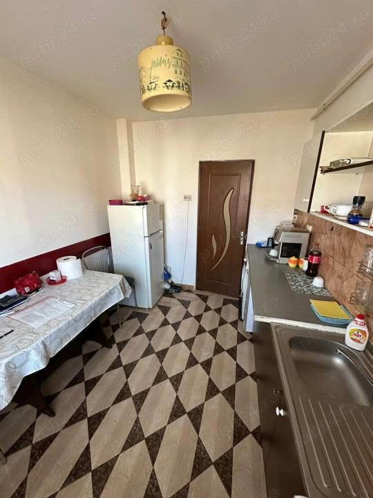 Apartament cu o camera, 40 mp, balcon, zona Eroilor