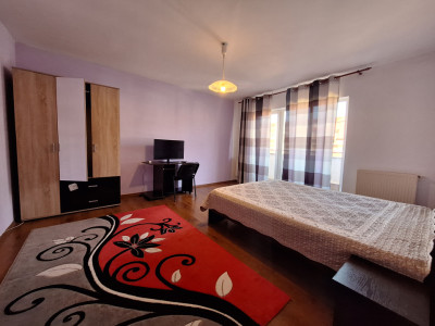 Apartament cu o camera, 40 mp, balcon, zona Eroilor