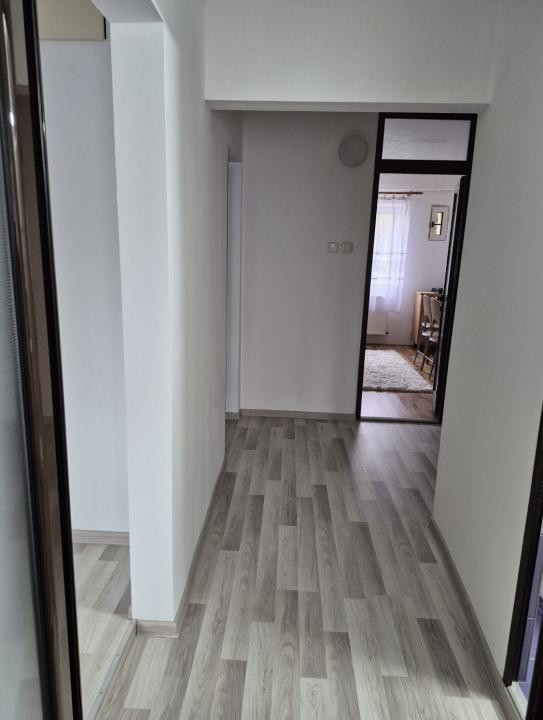 Apartament cu 3 camere Intre Lacuri decomandat 66 mp