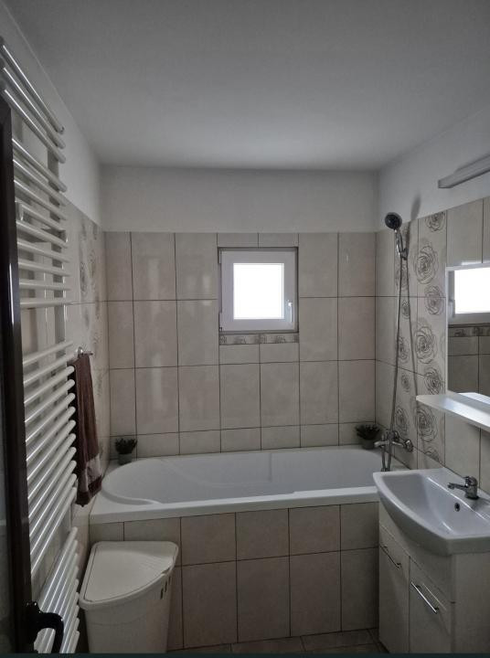 Apartament cu 3 camere Intre Lacuri decomandat 66 mp