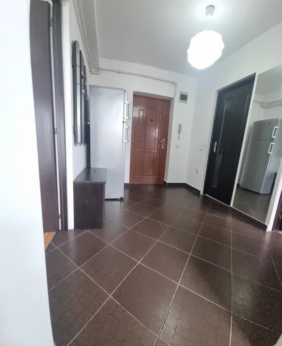 Apartament decomandat, 51 mp, balcon, zona Florilor