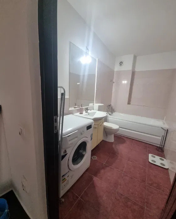 Apartament decomandat, 51 mp, balcon, zona Florilor