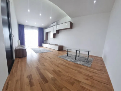 Apartament decomandat, 51 mp, balcon, zona Florilor