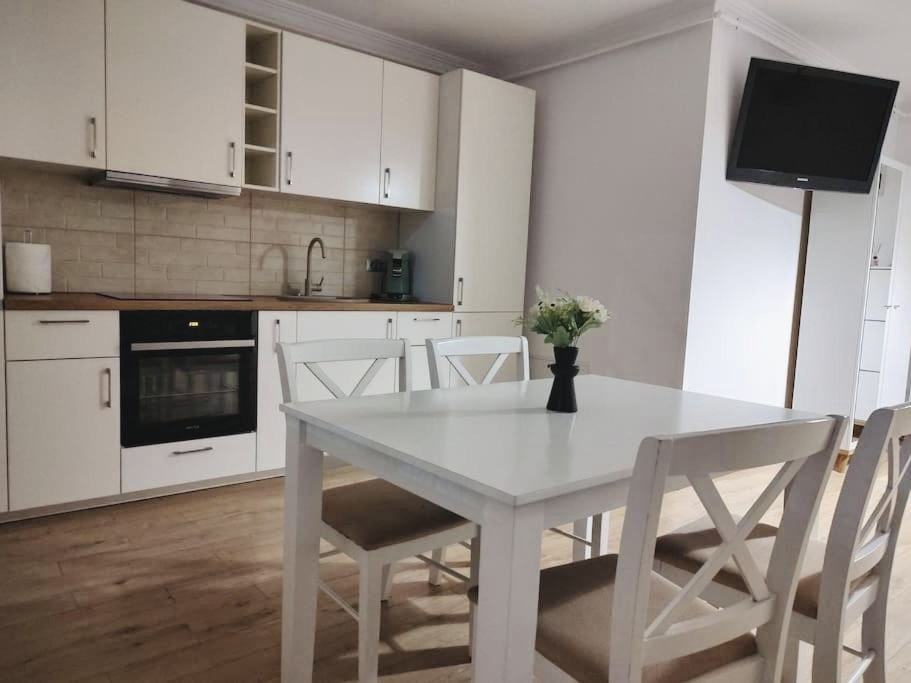 Apartament cu 2 camere+terasa de 25 mp,zona JYSK,parcare 