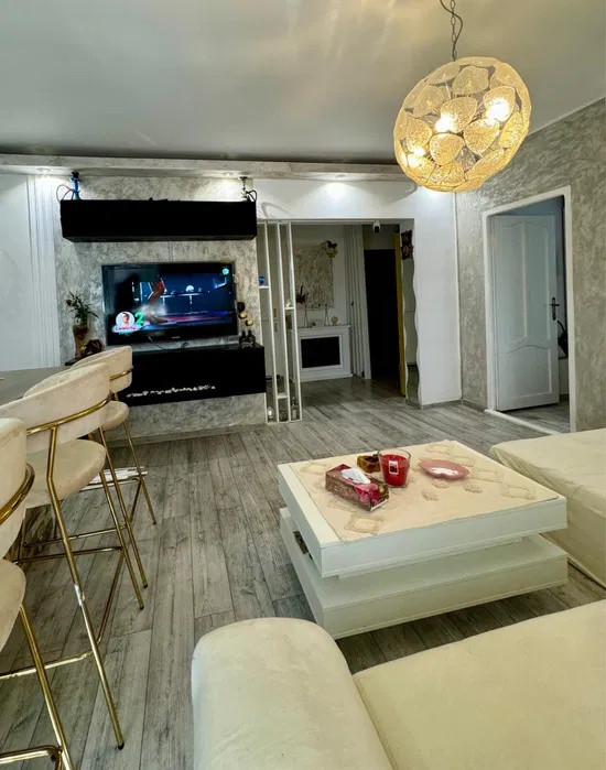 Apartament cu 3 camere, gradina, parcare, zona Eroilor