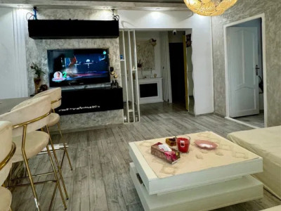 Apartament cu 3 camere, gradina, parcare, zona Eroilor