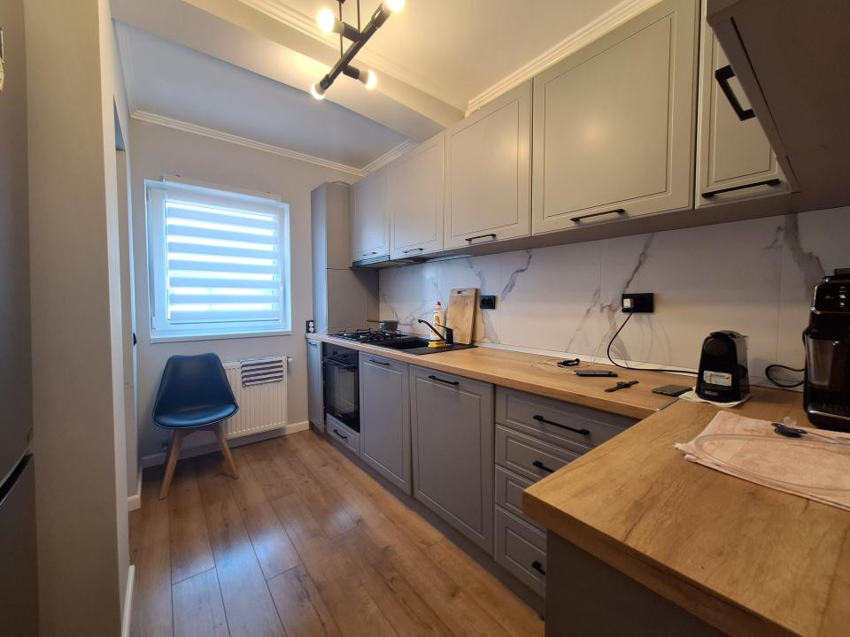 Apartament cu 3 camere, 2 bai, 2 balcoane, zona Terra