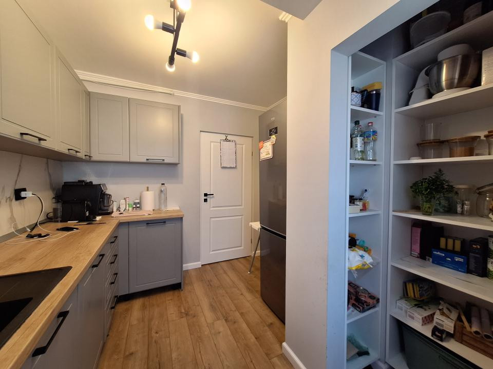 Apartament cu 3 camere, 2 bai, 2 balcoane, zona Terra