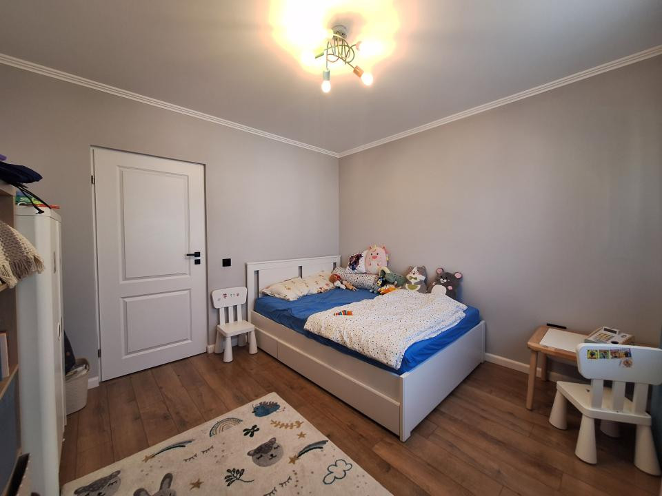 Apartament cu 3 camere, 2 bai, 2 balcoane, zona Terra