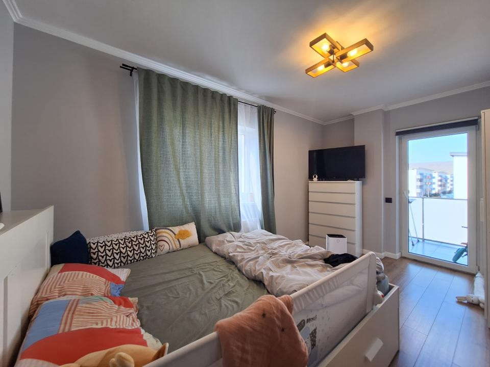 Apartament cu 3 camere, 2 bai, 2 balcoane, zona Terra