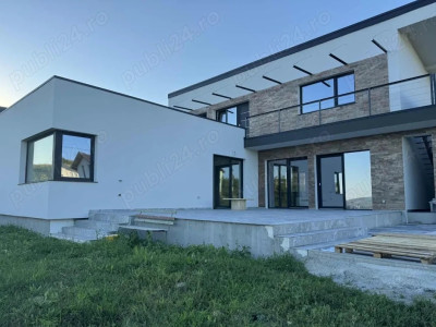 Apartament nou, la casa, 3 camere+ terasa panoramica 60mp