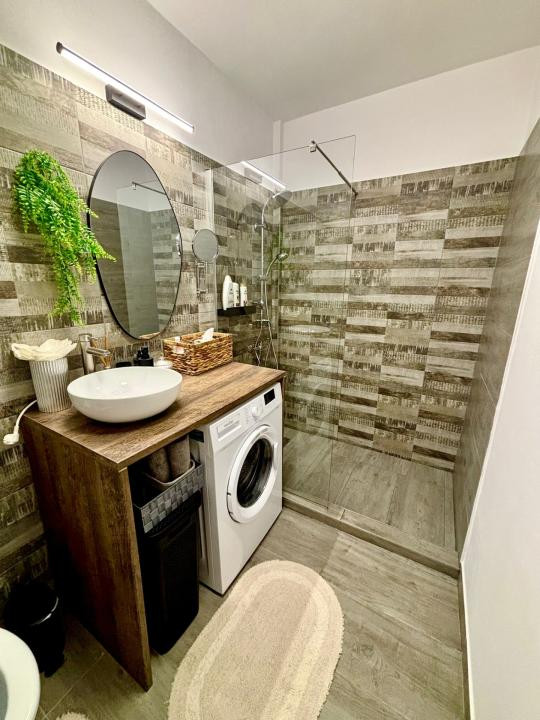 Apartament cu 2 camere, 35 mp, balcon, zona Teilor