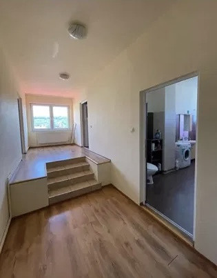 Apartament 5 camere, 4 dormitoare decomandate, Mehedinti