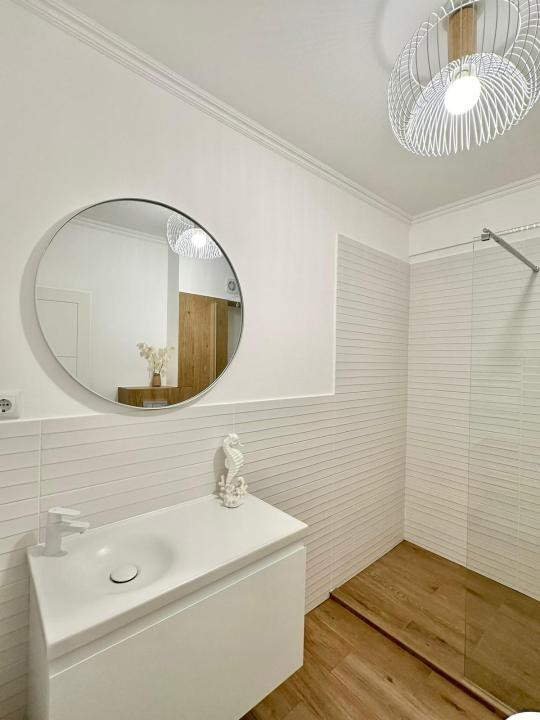 Apartament la cheie,55 mp utili , etaj intermediar,parcare.zona Terra