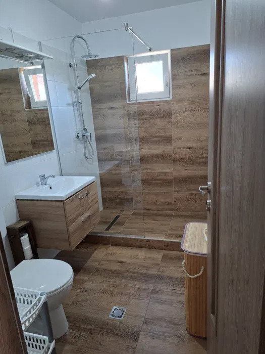 Apartament cu 2 camere, 53 mp, parcare, zona Eroilor