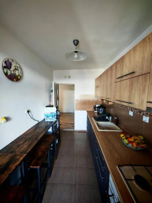 Apartament cu 3 camere, 60 mp, balcon, zona Parcului Poligon