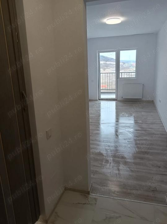 Apartament cu o camera decomandat, balcon, zona Terra