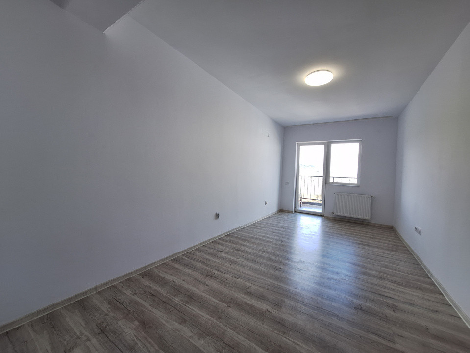 Apartament cu o camera decomandat, balcon, zona Terra