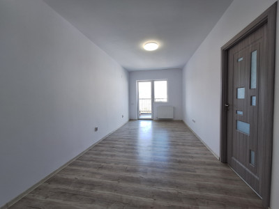 Apartament cu o camera decomandat, balcon, zona Terra