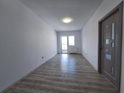 Apartament cu o camera decomandat, balcon, zona Terra