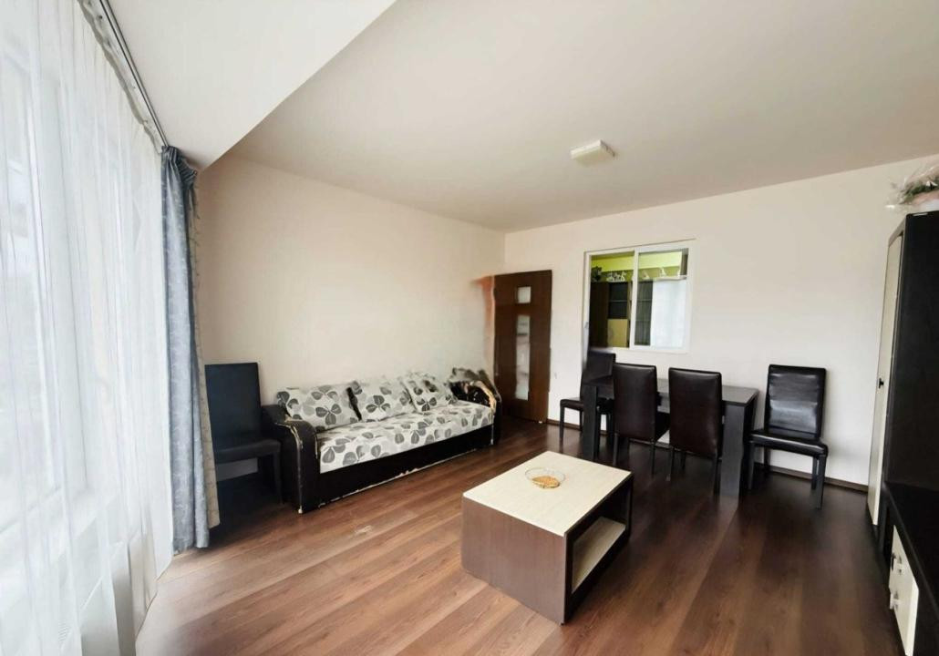 Apartament cu 3 camere, 55 mp, etaj intermediar, parcare, zona Calea Baciului