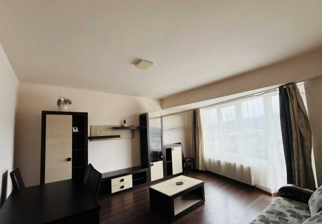 Apartament cu 3 camere, 55 mp, etaj intermediar, parcare, zona Calea Baciului