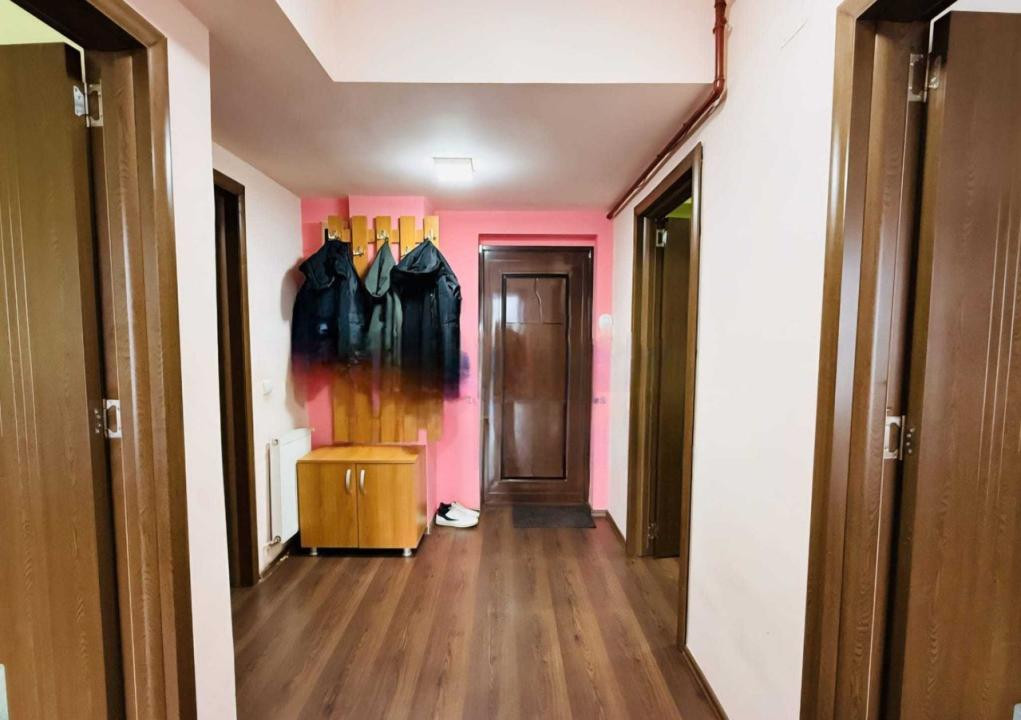 Apartament cu 3 camere, 55 mp, etaj intermediar, parcare, zona Calea Baciului