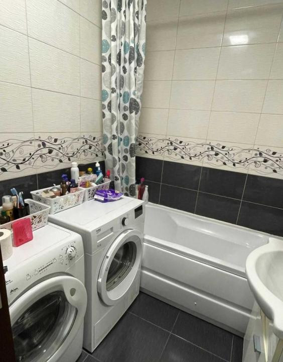 Apartament cu 3 camere, 55 mp, etaj intermediar, parcare, zona Calea Baciului