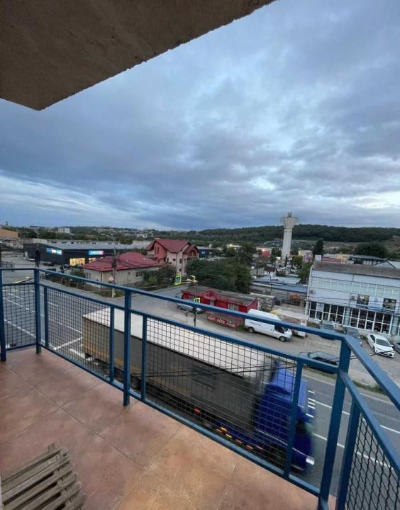 Apartament cu 3 camere, 55 mp, etaj intermediar, parcare, zona Calea Baciului