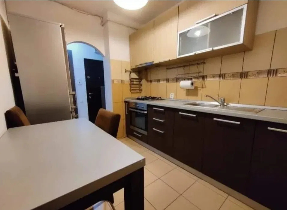 Apartament cu 2 camere, 50 mp, etaj intermediar, Zona Piata Abator