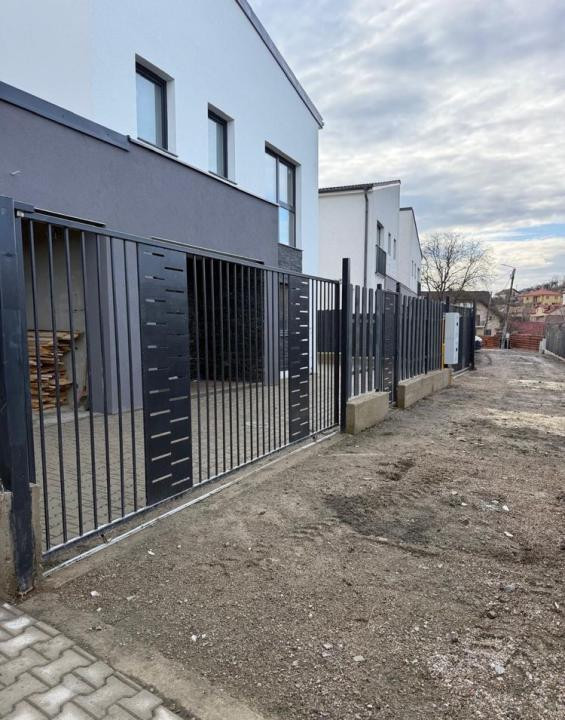 Duplex cu 4 camere, 115 mp plus 495 mp teren, Garaj, zona strazii Avram Iancu