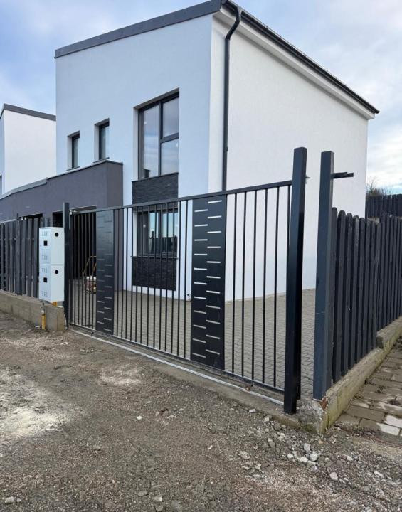 Duplex cu 4 camere, 115 mp plus 495 mp teren, Garaj, zona strazii Avram Iancu