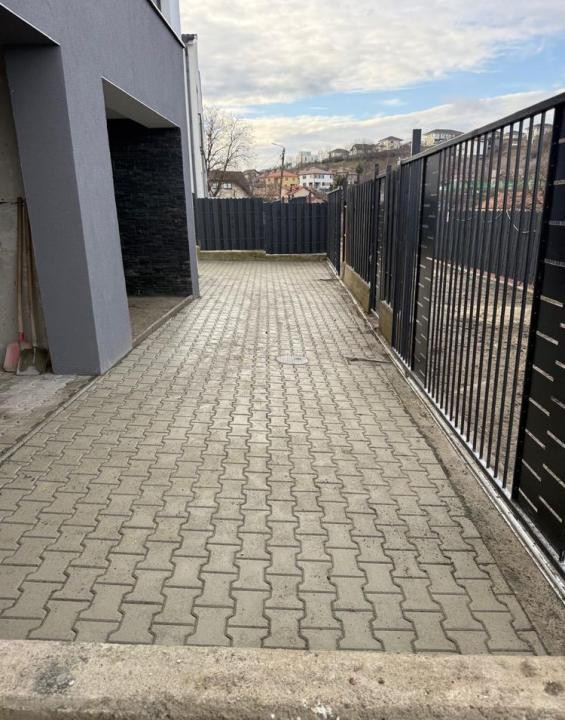 Duplex cu 4 camere, 115 mp plus 495 mp teren, Garaj, zona strazii Avram Iancu
