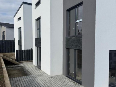 Duplex cu 4 camere, 115 mp plus 495 mp teren, Garaj, zona strazii Avram Iancu
