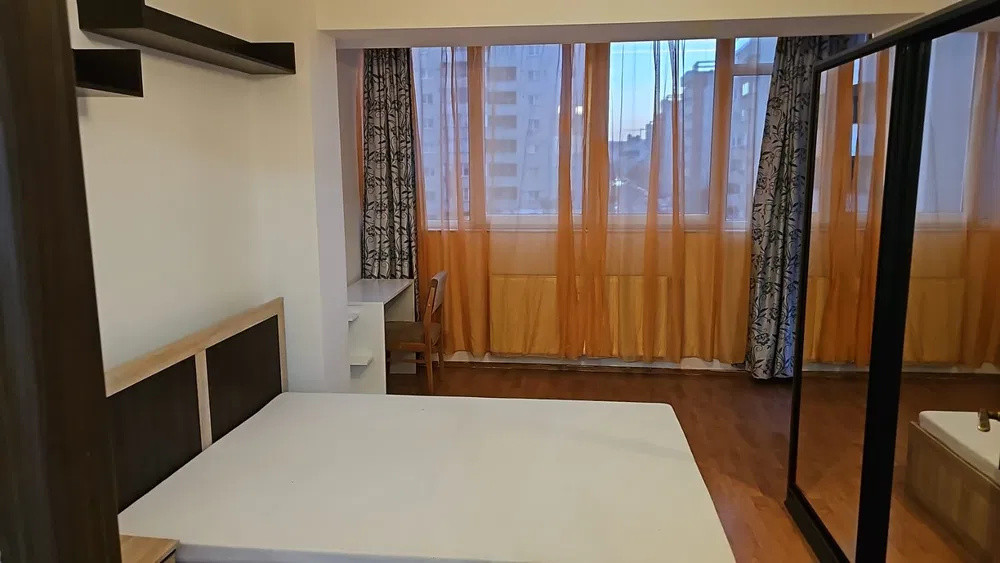 Apartament 3 camere decomandate, zona Semicentrala