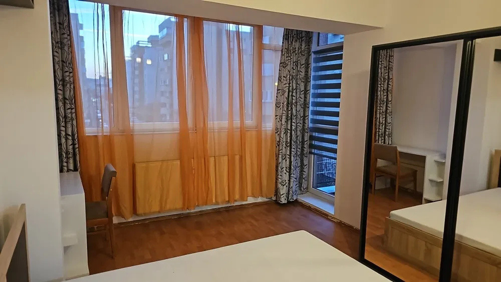 Apartament 3 camere decomandate, zona Semicentrala