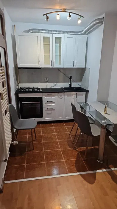 Apartament 3 camere decomandate, zona Semicentrala