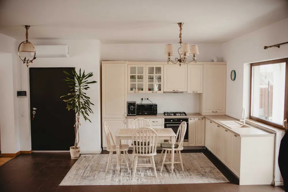 Casa individuala la cheie, 4 camere, 140 mp + 565 teren, 3 parcari, zona Voronet